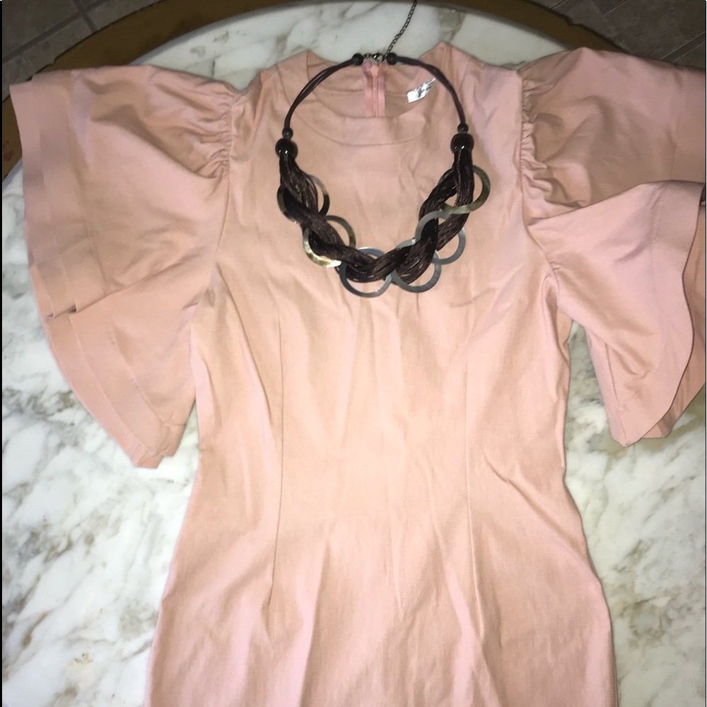 Dress with ruffled sleeves